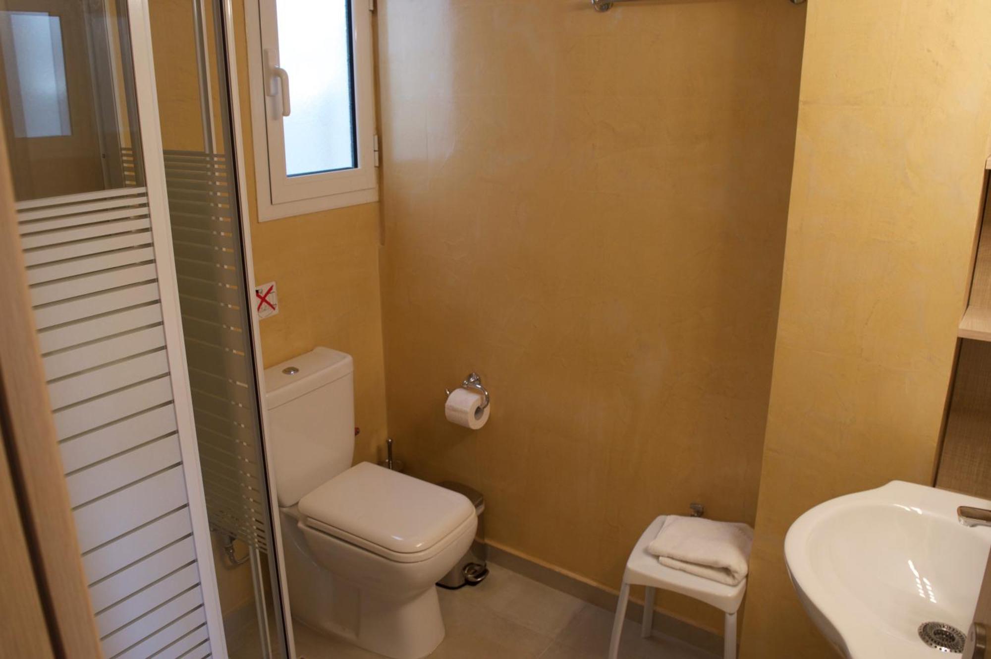 Meros - Athenian Residencies Bilik gambar